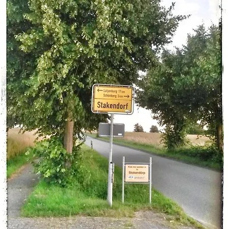 Ferienwohnung-in-stakendorf-mit-panoramablick-auf-die-felder-wohnung-1 *